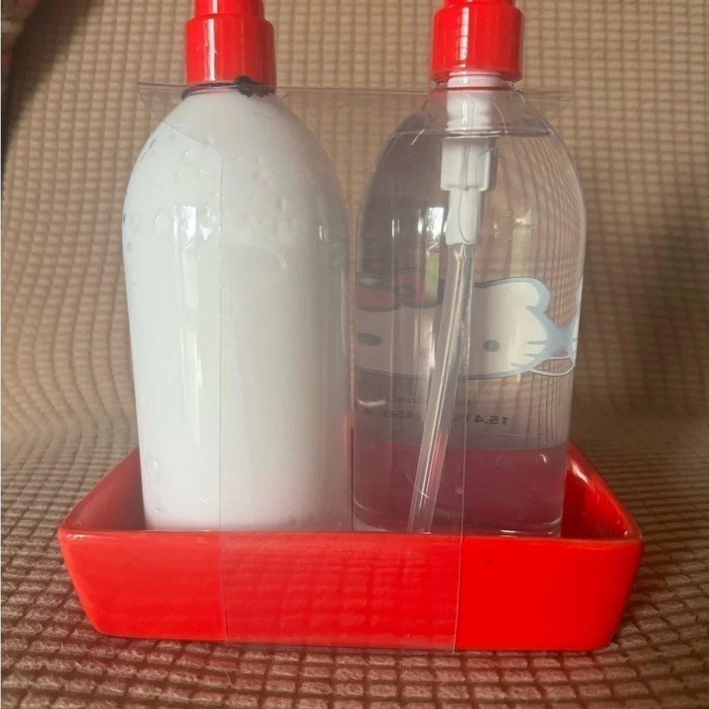 Hello Kitty Hand Lotion and Hand Soap Set - Picture 2 of 3